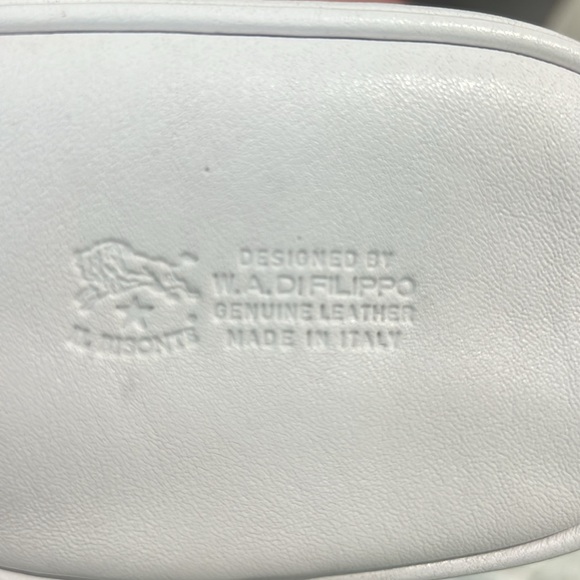 Il Bisonte White Leather Vanity Handbag - Picture 7 of 10